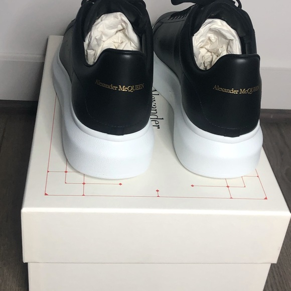 Alexander McQueen Men's Oversized Sneakers Black - Picture 9 of 15